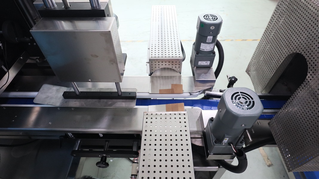 異形瓶套標機,套標機,圓瓶套標機